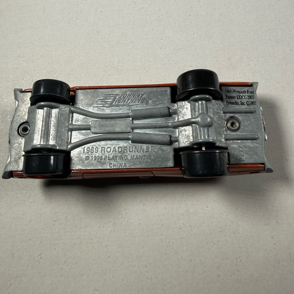 Johnny Lighting 1969 Plymouth Roadrunner Die-Cast 1:64 - Picture 6 of 6